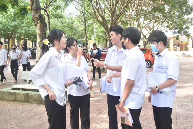 得乐省不断关心贫困生、弱势学生群体、好学生、偏远地区和贫困地区的少数民族学生,让他们有机会上学。 3-hoc-sinh-krong-pac-nguyen-dung-dak-lak.jpg