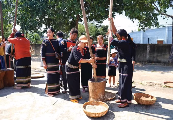6-nha-tinh-nghia-dak-lak.jpg