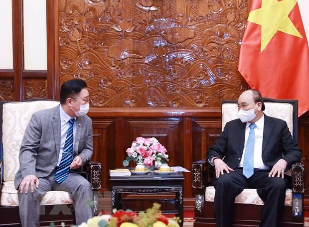 国家主席阮春福会见李太祖皇帝在韩国的后裔 ảnh 1