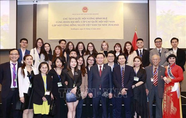 越南国会主席王廷惠会见在新西兰越南人代表。图自越通社 越南国会主席王廷惠会见在新西兰越南人代表 ảnh 1