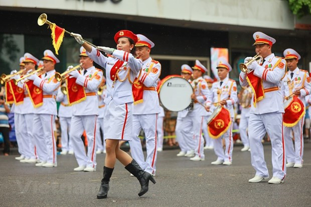 越南警察音乐团的表演节目。图自越通社 2022年东盟+警察音乐节在首都河内开幕 ảnh 1