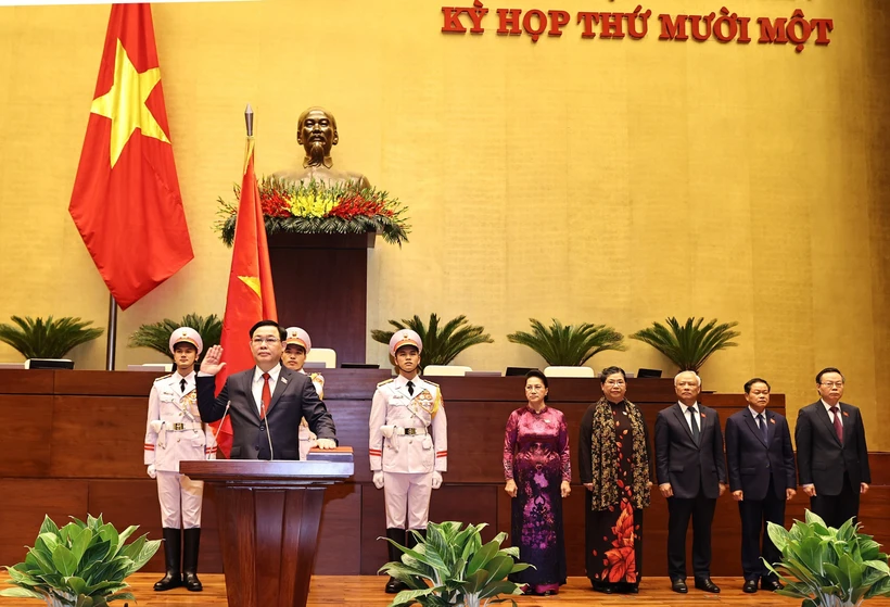 越南国会主席王廷惠宣誓就职