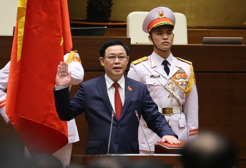 王廷惠同志以98.54%赞成票当选越南国会主席