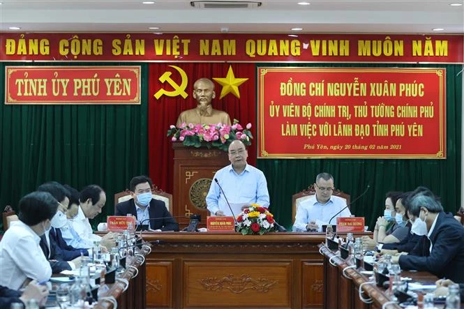 越南政府总理阮春福在富安省进行工作调研座谈