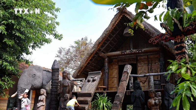 邦美蜀市阿科东村被选为试点开展社区旅游模式的地点,从而在得乐省其他村庄扩展社区旅游模式。