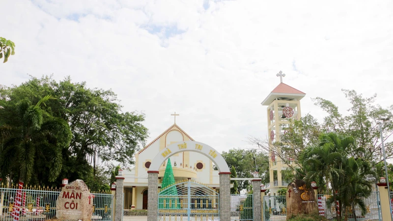 敏贵教区洋溢着热闹的圣诞节气氛。图自越通社