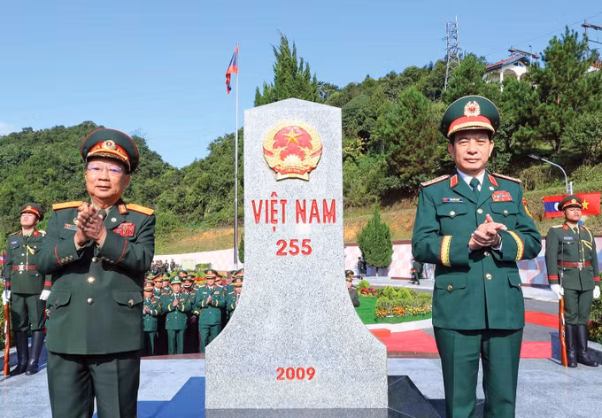 7-cua khau Long Sap-trong duc.jpg