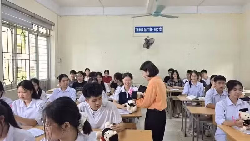 加大对偏远地区及少数民族地区考生的支持力度。图自越通社