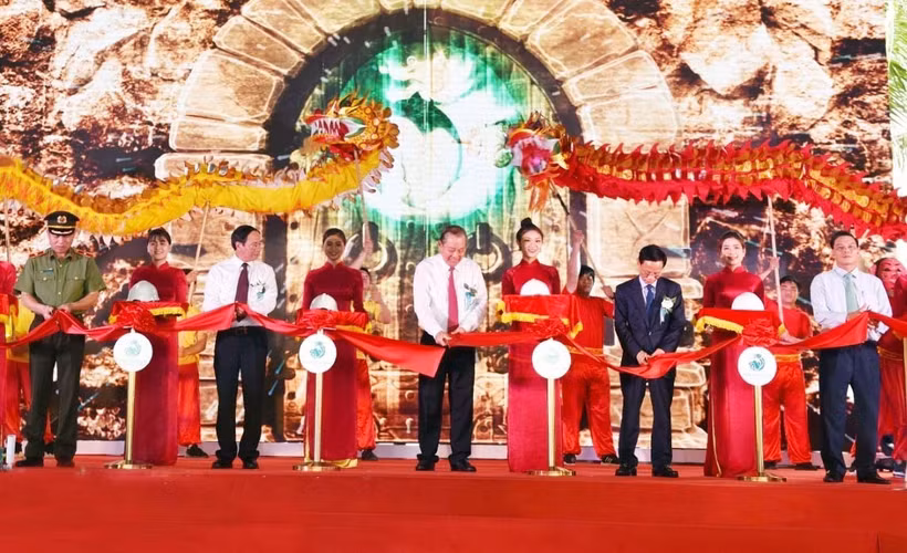 海防市吉海五星级综合休闲度假区和涂山人工海滩正式竣工投运