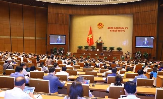 越南第十五届国会第四次会议：对建筑、信息传媒和内务领域进行质询