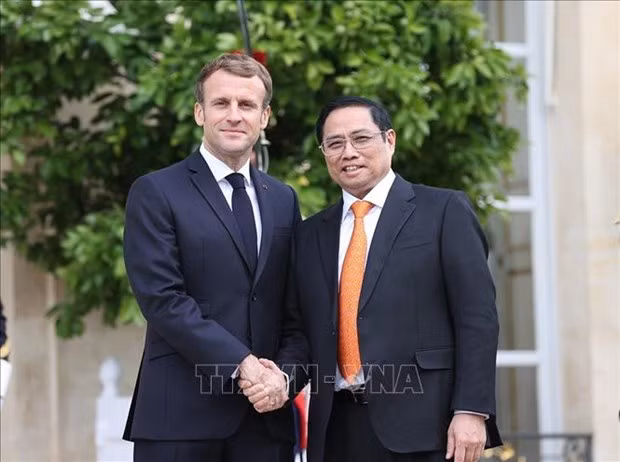 政府总理范明政会见法国总统马克龙