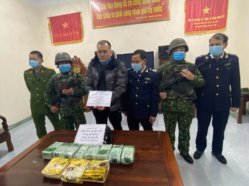 河静省警方破获运往越南的跨境贩毒大案