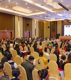 越老两国继续培育双方伟大友好关系