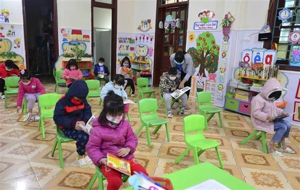 越南52个省市学生重返校园