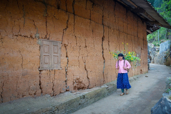 岩石高原的土墙屋。 potal-nha-trinh-tuong-di-san-van-hoa-nguoi-mong-o-ha-giang-7925311.jpg