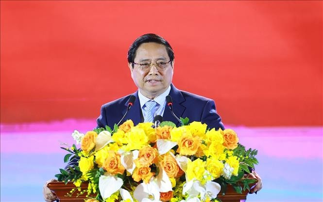 范明政总理在会上发表讲话。图自越通社 trien-lam-80-nam-28082025-01.jpg