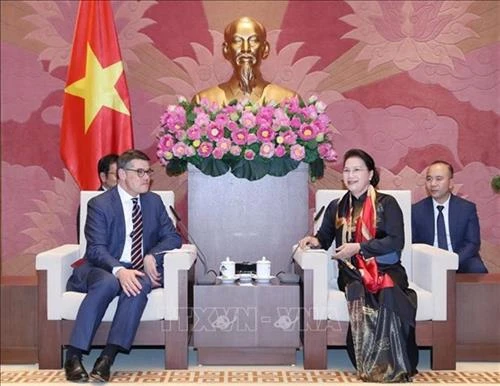 越南国会主席阮氏金银会见德国黑森州议会议长莱茵