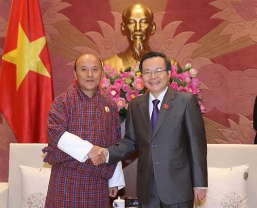 越南国会副主席冯国显会见不丹审计署审计长切细·克桑