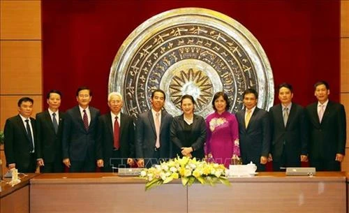越南国会主席阮氏金银会见驻外大使和首席代表