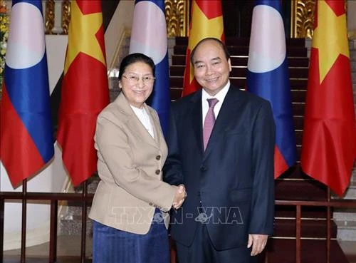 越南政府总理阮春福会见老挝国会主席巴尼·亚陶都