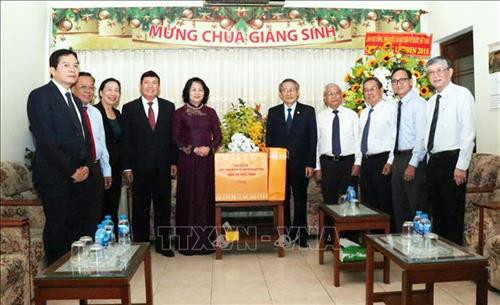 国家副主席邓氏玉盛：越南南方福音教教会联合会