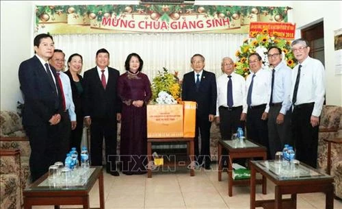  国家副主席邓氏玉盛：越南南方福音教教会联合会
