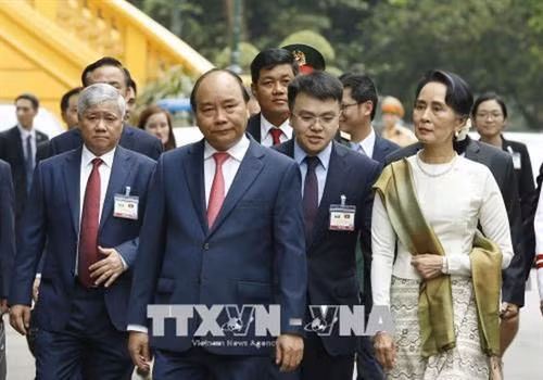 缅甸国务资政昂山素季圆满结束对越南进行的正式访问