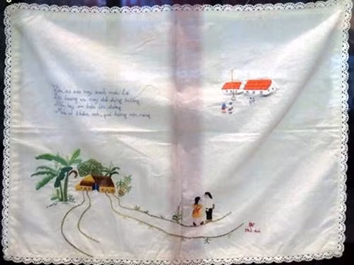 越南革命女战士的刺绣纪念品专题展在胡志明市举行