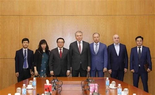 俄罗斯共产党代表团对越南进行工作访问