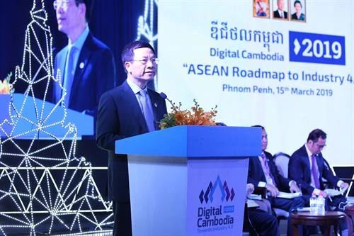 越南与柬埔寨签署邮政、电信领域的合作协议