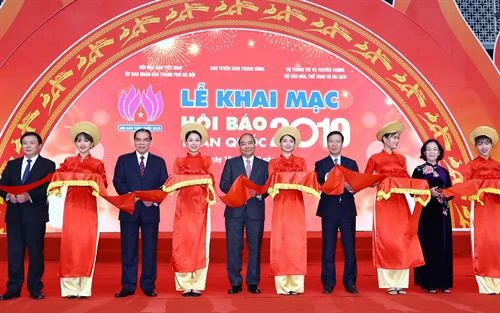 政府总理阮春福：报刊展使越南新闻传播活动更加丰富