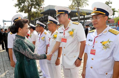 国会主席阮氏金银出席西贡新港总公司成立30周年纪念典礼