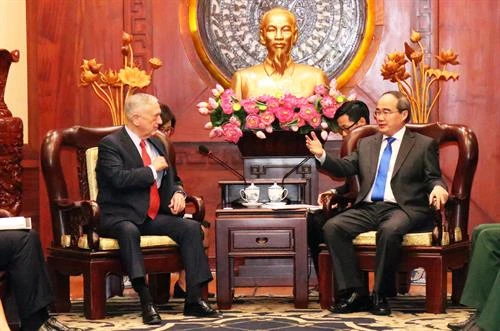 胡志明市领导会见美国国防部部长