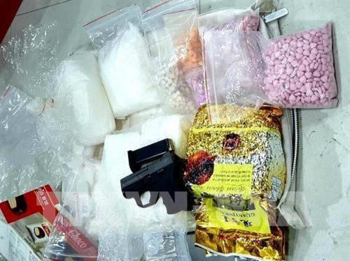 越中两国公安力量配合对跨国制造毒品案件进行进一步调查