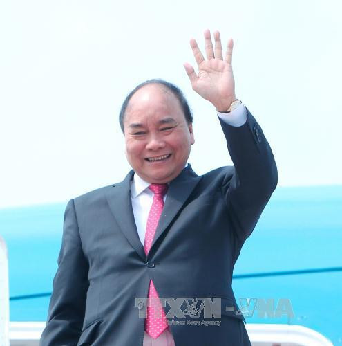 越南政府总理阮春福启程赴印尼出席东盟各国领导人会晤活动