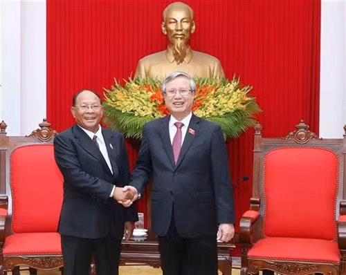 陈国旺同志会见柬埔寨国会高级代表团