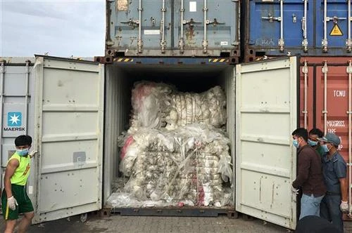 柬埔寨把83个塑料垃圾集装箱退回美国和加拿大