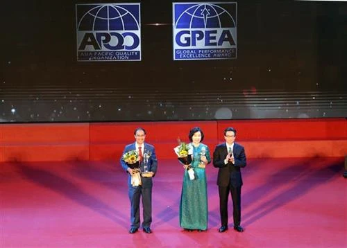 政府副总理武德儋出席2018年越南国家质量奖暨亚太国际质量奖颁奖仪式