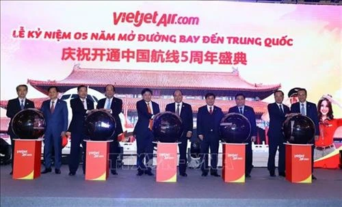 阮春福出席越捷航空开通中国航线5周年盛典