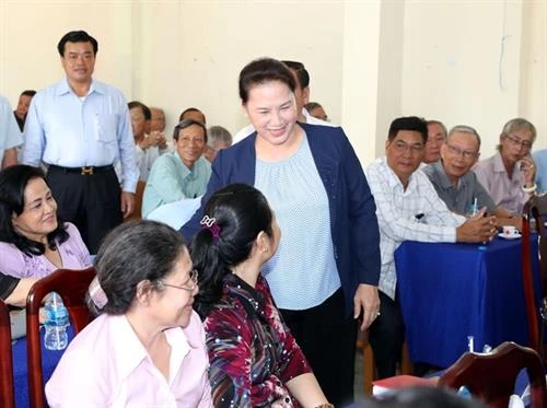 越南国会主席阮氏金银与芹苴市选民面对面交流
