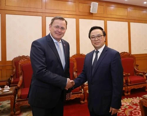 越共中央对外部部长黄平君会见德国图林根州州长拉梅劳
