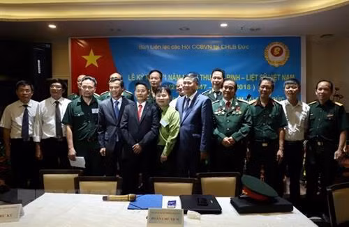 旅居德国越南老兵在柏林举行伤残军人与烈士日71周年纪念典礼