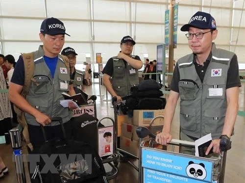 老挝水电站大坝坍塌事故：韩国救援队赶来现场 帮助灾民重建家园