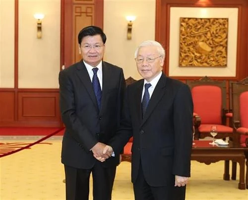 越共中央总书记阮富仲会见老挝政府总理通伦•西苏里
