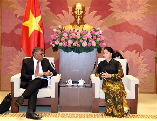 越南国会主席阮氏金银会见新加坡首席大法官