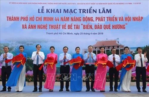 “胡志明市44周年活跃发展与融入国际”图片展开幕