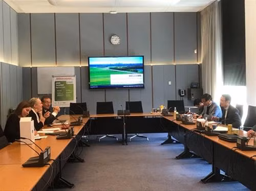 越南国会法律委员会代表团访问荷兰