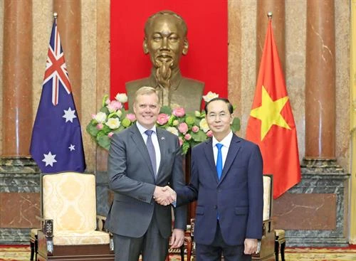 越南国家主席陈大光会见澳大利亚众议院议长托尼•史密斯