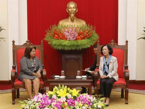 越共中央民运部部长会见古巴全国妇女联合会代表团