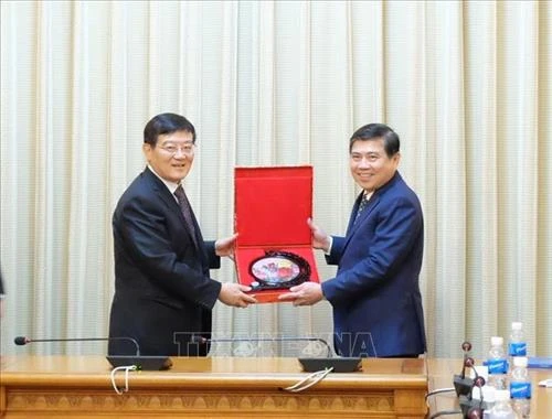 胡志明市领导会见中华全国工商业联合会代表团